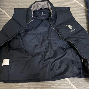 Navy blue sleeveless polo coat